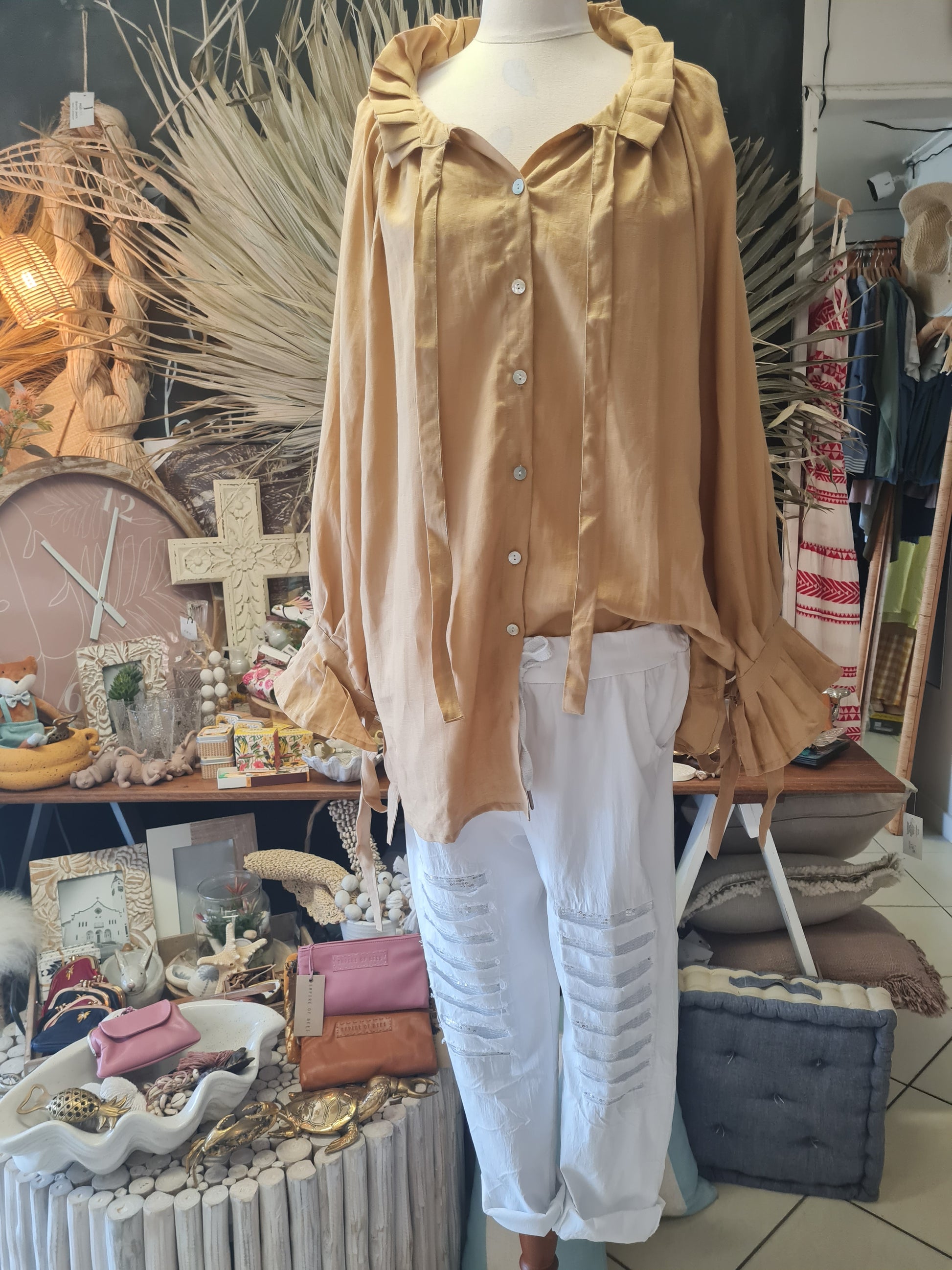 Linen top with ruffles - Coastalfunk